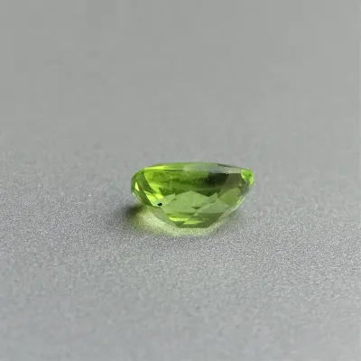 Olivín - Peridot broušený 1,48ct, Pakistán