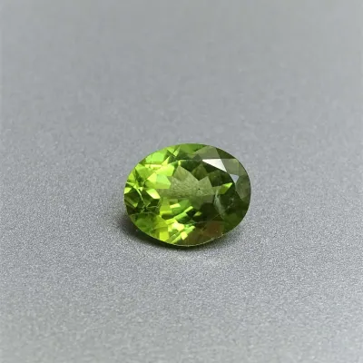 Peridot (olivín) broušený drahokam 2,46ct, Pakistán