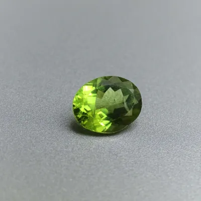 Peridot (olivín) broušený drahokam 2,46ct, Pakistán