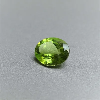 Peridot (olivín) broušený drahokam 2,46ct, Pakistán