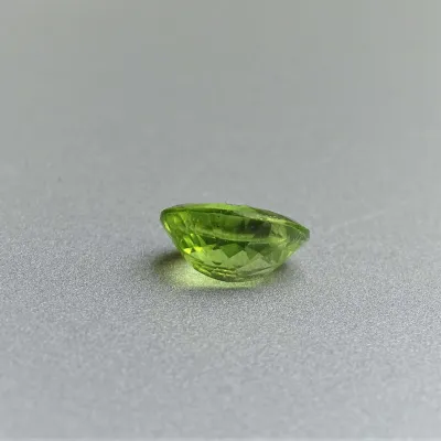 Peridot (olivín) broušený drahokam 2,46ct, Pakistán