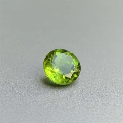 Peridot (olivín) broušený drahokam 3,33ct, Pakistán