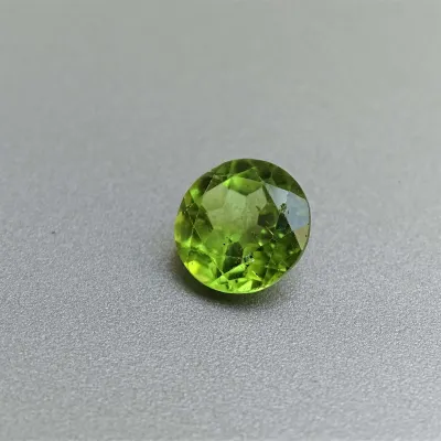 Peridot (olivín) broušený drahokam 3,33ct, Pakistán