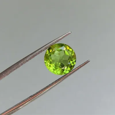 Peridot (olivín) broušený drahokam 3,33ct, Pakistán