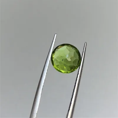 Peridot (olivín) broušený drahokam 3,33ct, Pakistán