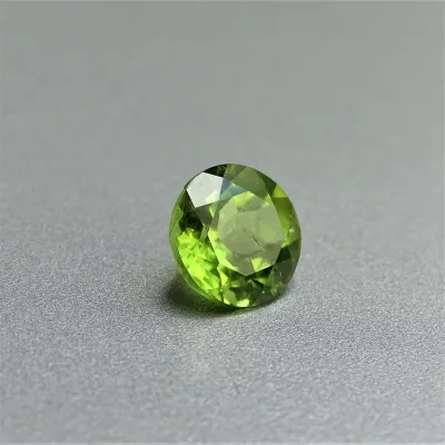 Peridot (olivín) broušený drahokam 3,36ct, Pakistán