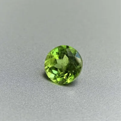 Peridot (olivín) broušený drahokam 3,36ct, Pakistán