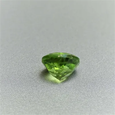 Peridot (olivín) broušený drahokam 3,36ct, Pakistán