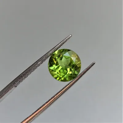 Peridot (olivín) broušený drahokam 3,36ct, Pakistán