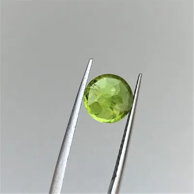 Peridot (olivín) broušený drahokam 3,36ct, Pakistán