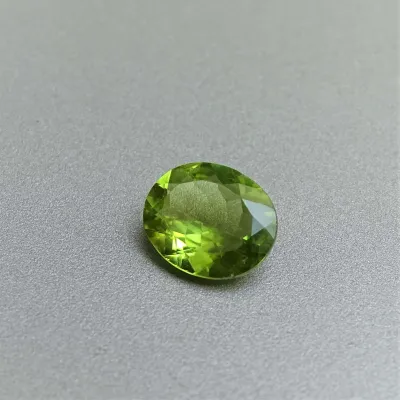 Peridot (olivín) broušený drahokam 3,17ct, Pakistán