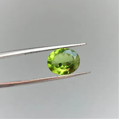 Peridot (olivín) broušený drahokam 3,17ct, Pakistán