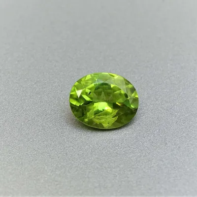 Peridot (olivín) broušený drahokam 3,84ct, Pakistán