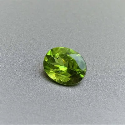 Peridot (olivín) broušený drahokam 3,84ct, Pakistán