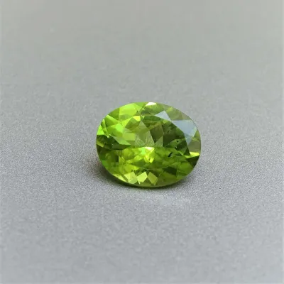 Peridot (olivín) broušený drahokam 3,84ct, Pakistán