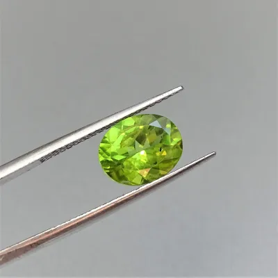 Peridot (olivín) broušený drahokam 3,84ct, Pakistán