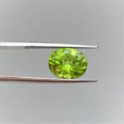 Peridot (olivín) broušený drahokam 3,84ct, Pakistán