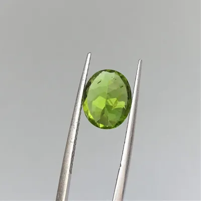 Peridot (olivín) broušený drahokam 3,84ct, Pakistán