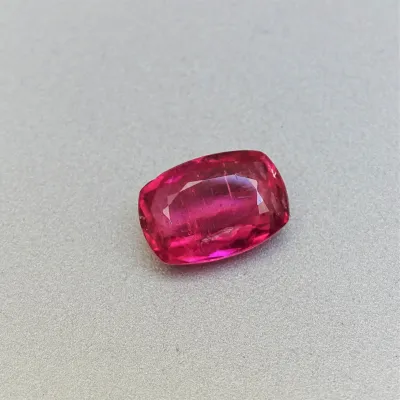 Turmalín přírodní rubelit 5,84ct, Brazil