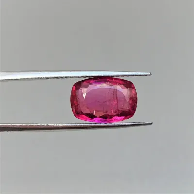 Turmalín přírodní rubelit 5,84ct, Brazil