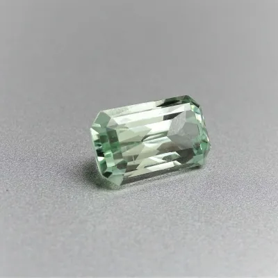 Hiddenit přírodní broušený 8,63ct, Afganistán