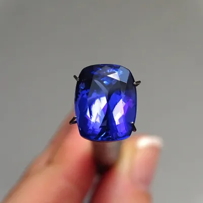 Tanzanit drahokam broušený 9,78ct, ČGL certifikát, Tanzánie Tanzanit drahokam broušený 9,78ct, ČGL certifikát, Tanzánie