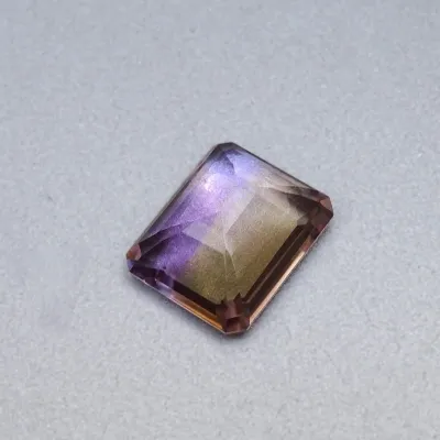 Ametrín přírodní broušený 17,99ct, Bolívie