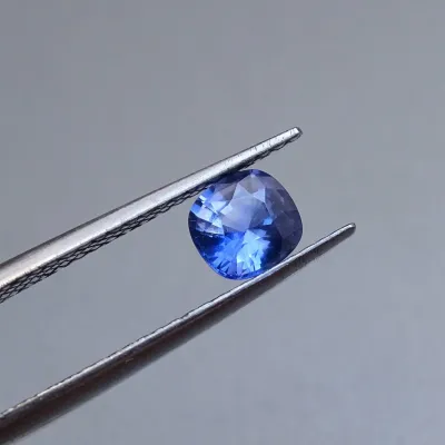 Safír modrý přírodní 1,18ct, Srí Lanka GIA certifikát Safír modrý přírodní 1,18ct, Srí Lanka GIA certifikát