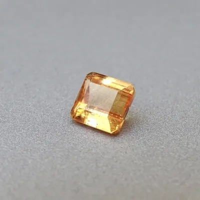 Topaz imperial přírodní broušený 2,17ct, Brazílie Topaz imperial přírodní broušený 2,17ct, Brazílie