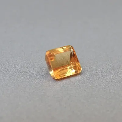 Topaz imperial přírodní broušený 2,17ct, Brazílie Topaz imperial přírodní broušený 2,17ct, Brazílie