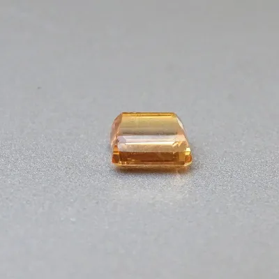 Topaz imperial přírodní broušený 2,17ct, Brazílie Topaz imperial přírodní broušený 2,17ct, Brazílie