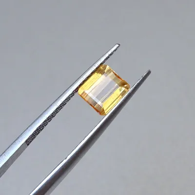 Topaz imperial přírodní broušený 2,17ct, Brazílie Topaz imperial přírodní broušený 2,17ct, Brazílie