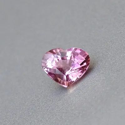 Turmalín přírodní růžový, broušený do tvaru srdce 1,64ct, Brazílie Turmalín přírodní růžový, broušený do tvaru srdce 1,64ct, Brazílie