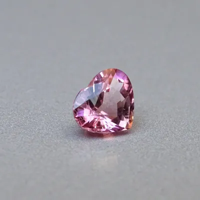 Turmalín přírodní růžový, broušený do tvaru srdce 1,64ct, Brazílie Turmalín přírodní růžový, broušený do tvaru srdce 1,64ct, Brazílie