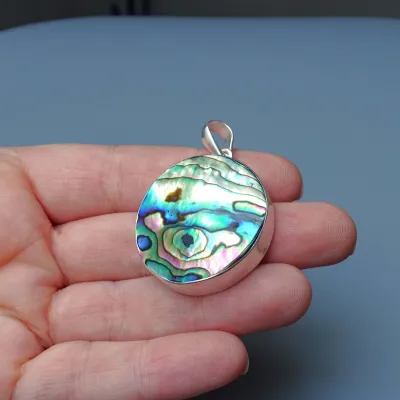 Abalone/Paua mušle přívěsek 14,5g, Nový Zéland