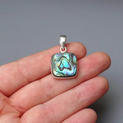 Abalone/Paua mušle přívěsek 3,8g, Nový Zéland