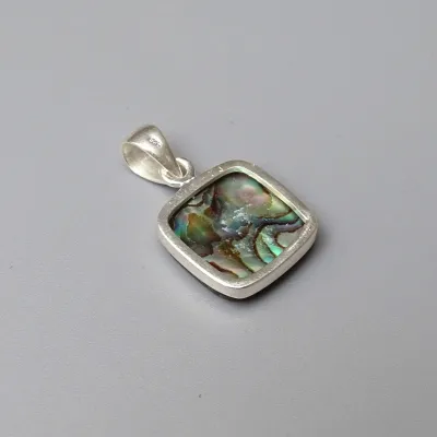 Abalone/Paua mušle přívěsek 3,8g, Nový Zéland
