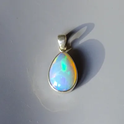 Etiopský opál přívěsek 7,7g, Etiopie | MINERALS-STONES®