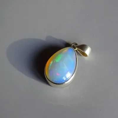 Etiopský opál přívěsek 7,7g, Etiopie | MINERALS-STONES®