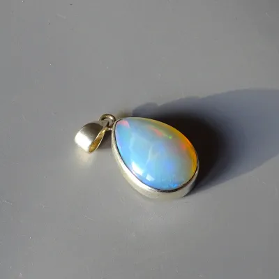 Etiopský opál přívěsek 7,7g, Etiopie | MINERALS-STONES®