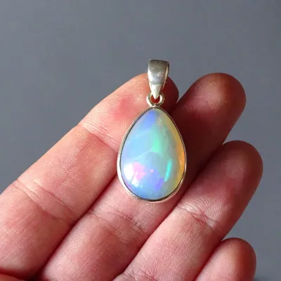 Etiopský opál přívěsek 7,7g, Etiopie | MINERALS-STONES®