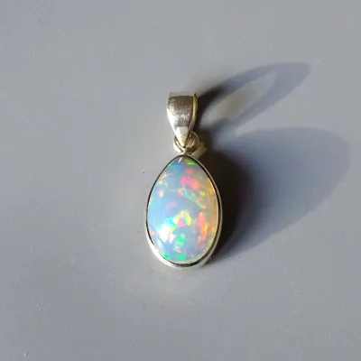 Etiopský opál přívěsek 4,6g, Etiopie | MINERALS-STONES®