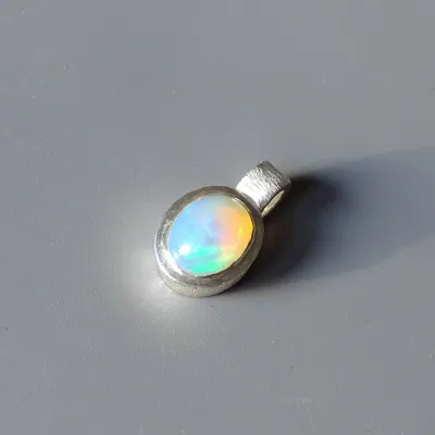 Etiopský opál přívěsek 3,2g, Etiopie | MINERALS-STONES®