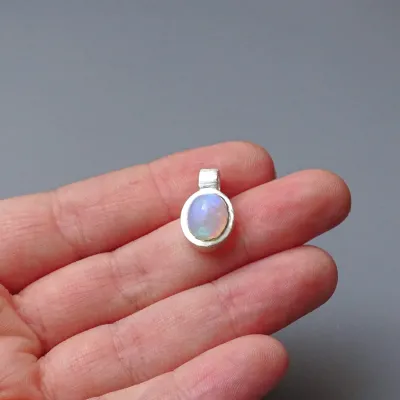Etiopský opál přívěsek 3,2g, Etiopie | MINERALS-STONES®
