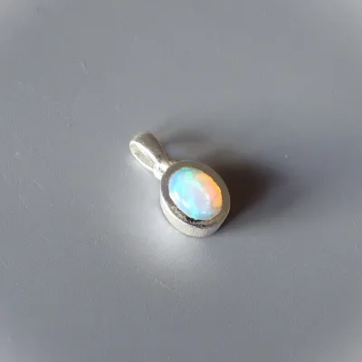 Etiopský opál přívěsek 3,3g, Etiopie | MINERALS-STONES®