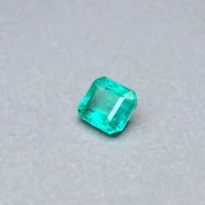 Smaragd přírodní broušený 1,38ct, certifikát, Zambie