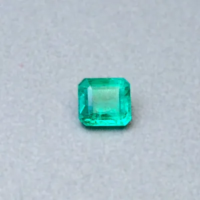 Smaragd přírodní broušený 1,38ct, certifikát, Zambie