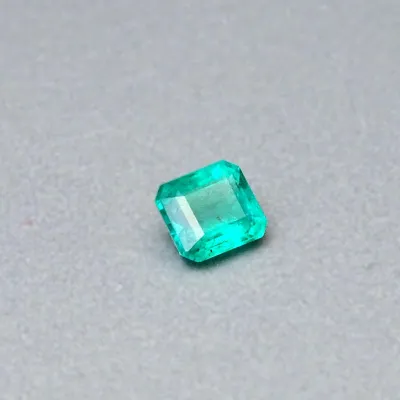 Smaragd přírodní broušený 1,38ct, certifikát, Zambie