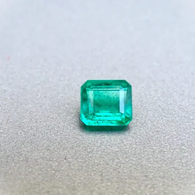 Smaragd přírodní broušený 1,38ct, certifikát, Zambie