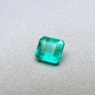 Smaragd přírodní broušený 1,38ct, certifikát, Zambie